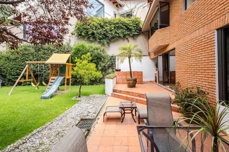 casa en la herradura con jardín y doble vigilancia 24/7