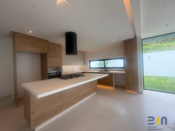 casa en venta en lomas del rio