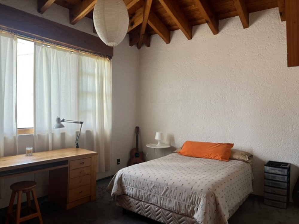 Venta Espectacular  Casa En Vistahermosa, Calle Con Vigilancia 