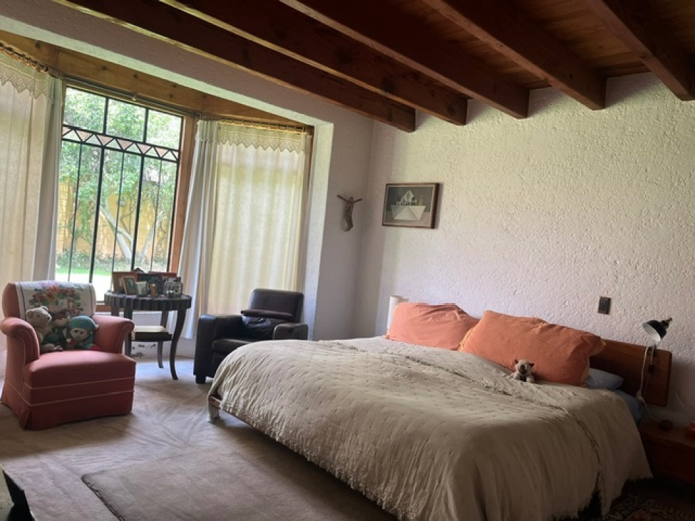 Venta Espectacular  Casa En Vistahermosa, Calle Con Vigilancia 