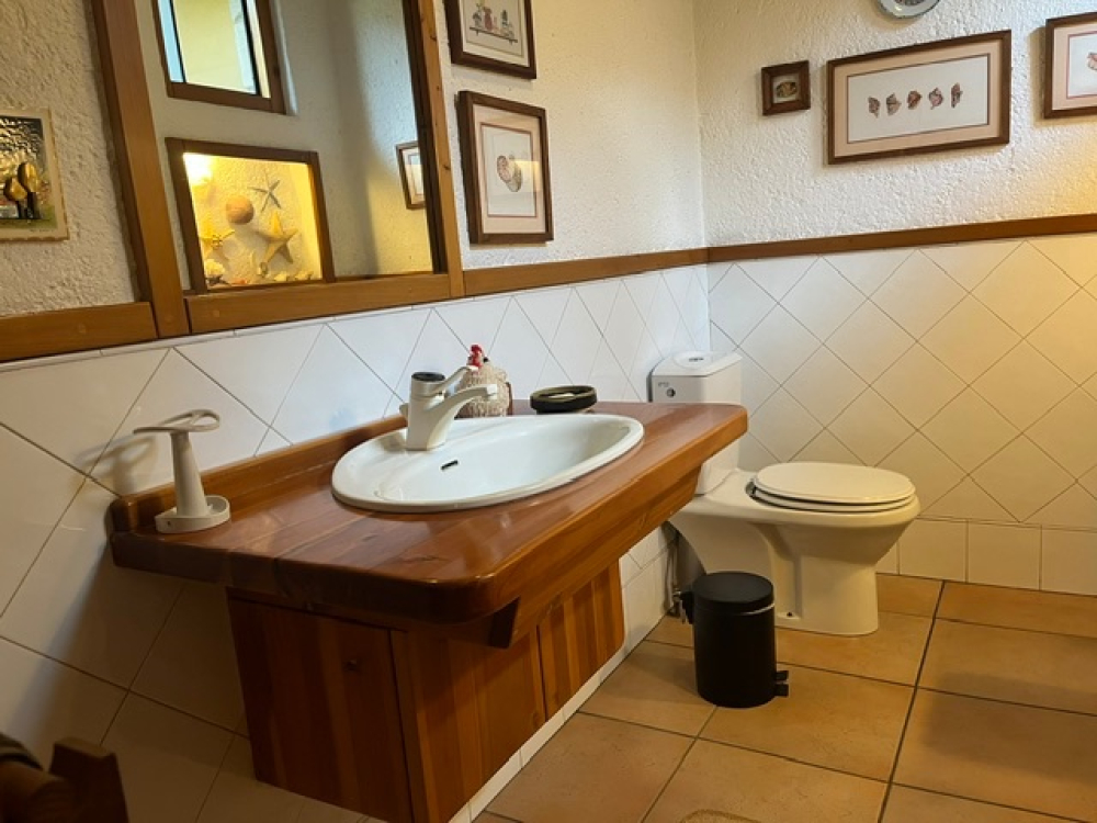 Venta Espectacular  Casa En Vistahermosa, Calle Con Vigilancia 
