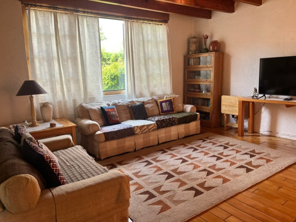 Venta Espectacular  Casa En Vistahermosa, Calle Con Vigilancia 