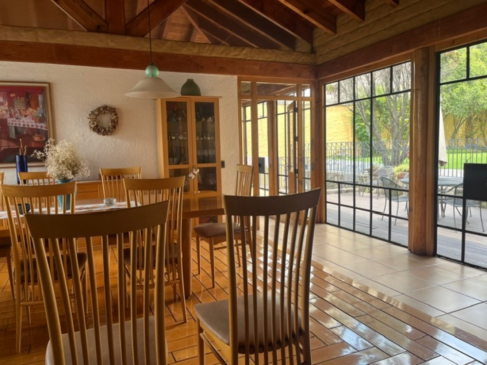 Venta Espectacular  Casa En Vistahermosa, Calle Con Vigilancia 