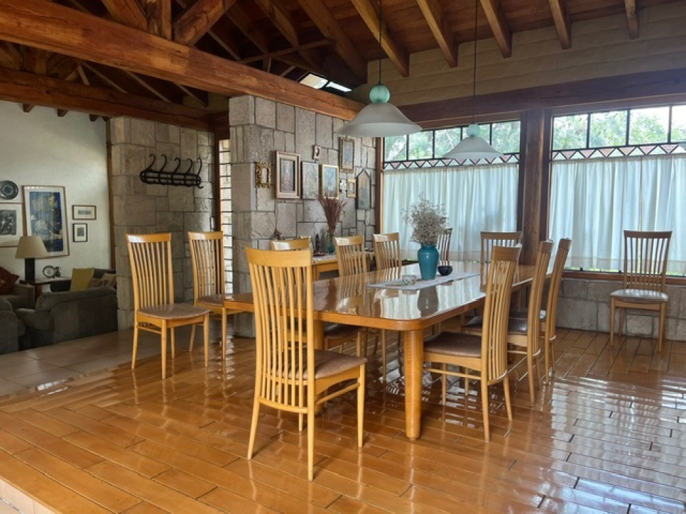 Venta Espectacular  Casa En Vistahermosa, Calle Con Vigilancia 