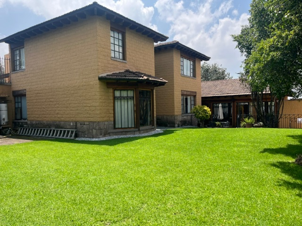 Venta espectacular  casa en Vistahermosa, calle con vigilancia 