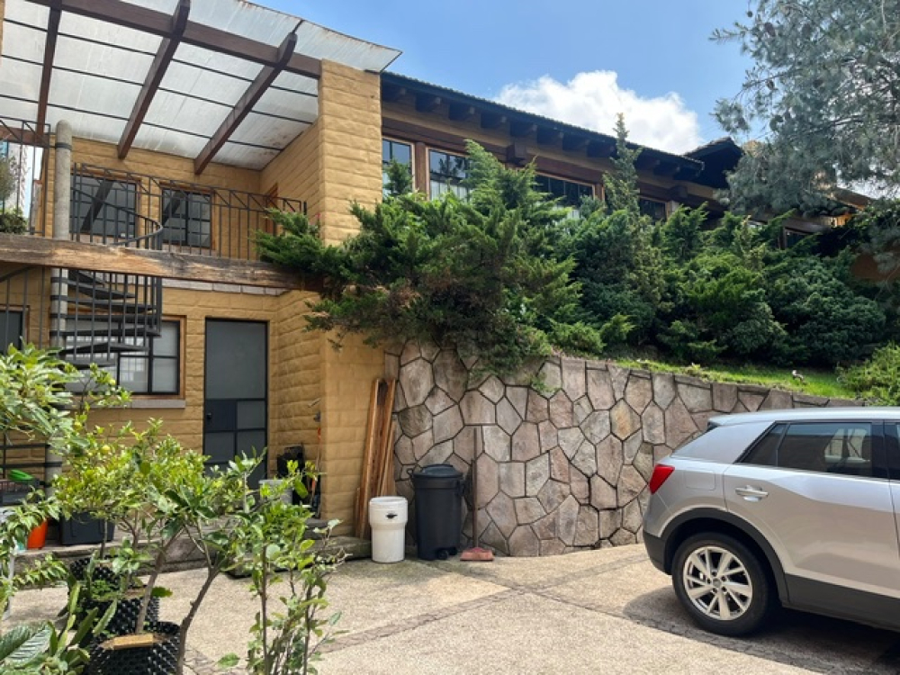 Venta Espectacular  Casa En Vistahermosa, Calle Con Vigilancia 