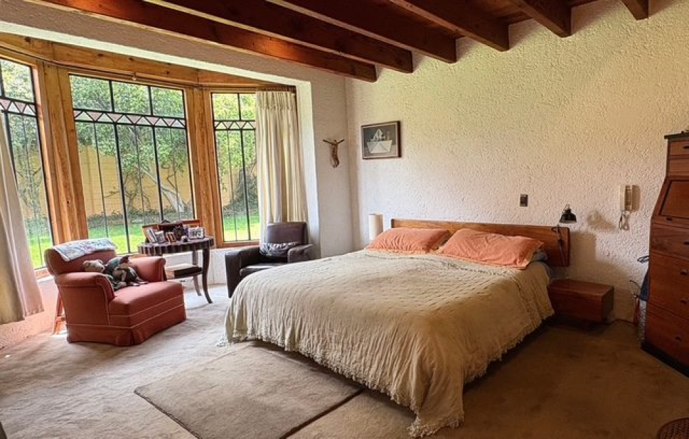Venta Espectacular  Casa En Vistahermosa, Calle Con Vigilancia 