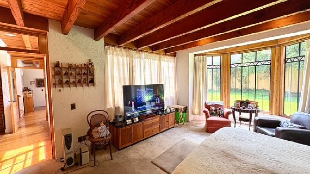 Venta Espectacular  Casa En Vistahermosa, Calle Con Vigilancia 