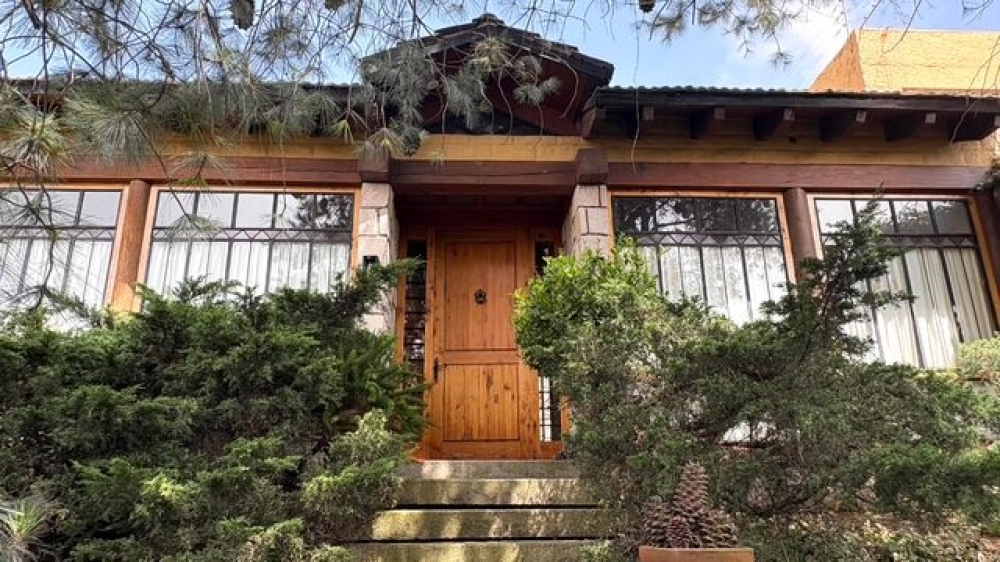Venta Espectacular  Casa En Vistahermosa, Calle Con Vigilancia 