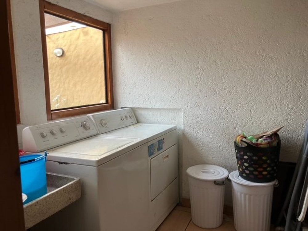 Venta Espectacular  Casa En Vistahermosa, Calle Con Vigilancia 