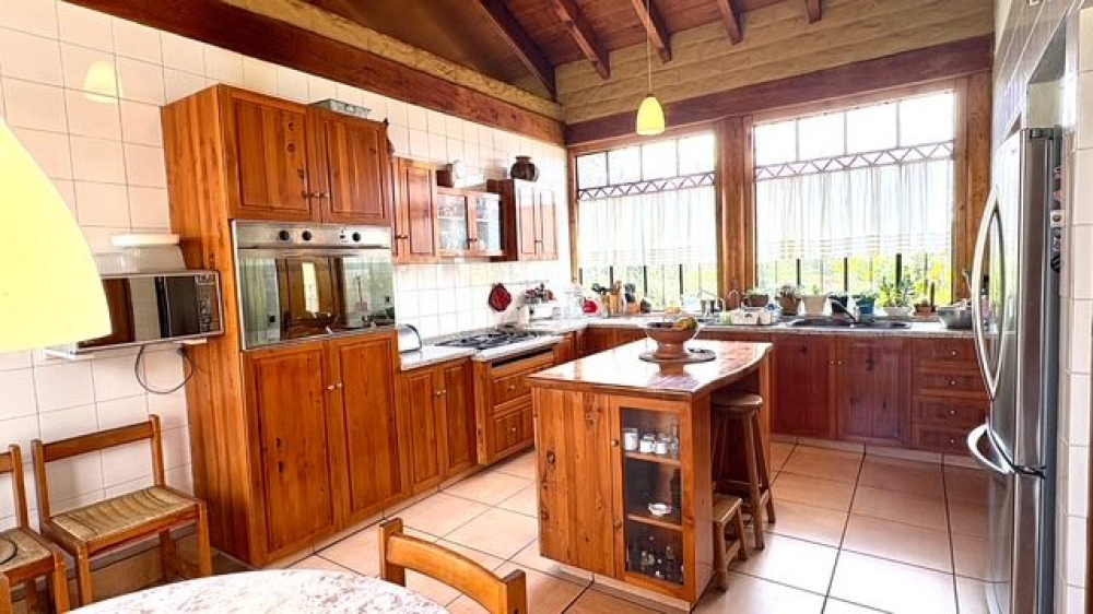 Venta Espectacular  Casa En Vistahermosa, Calle Con Vigilancia 