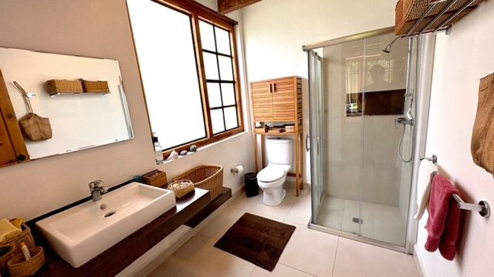 Venta Espectacular  Casa En Vistahermosa, Calle Con Vigilancia 