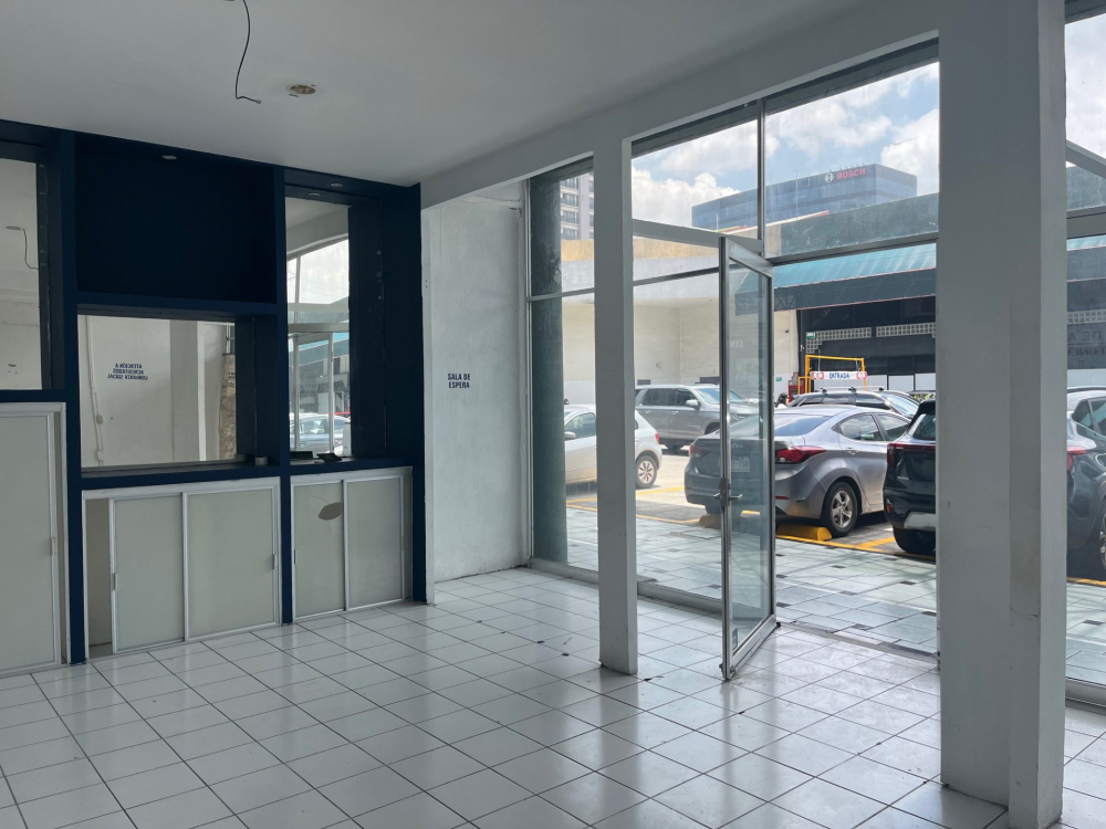 Local Comercial En Venta En Fraccionamiento Vallarta Poniente