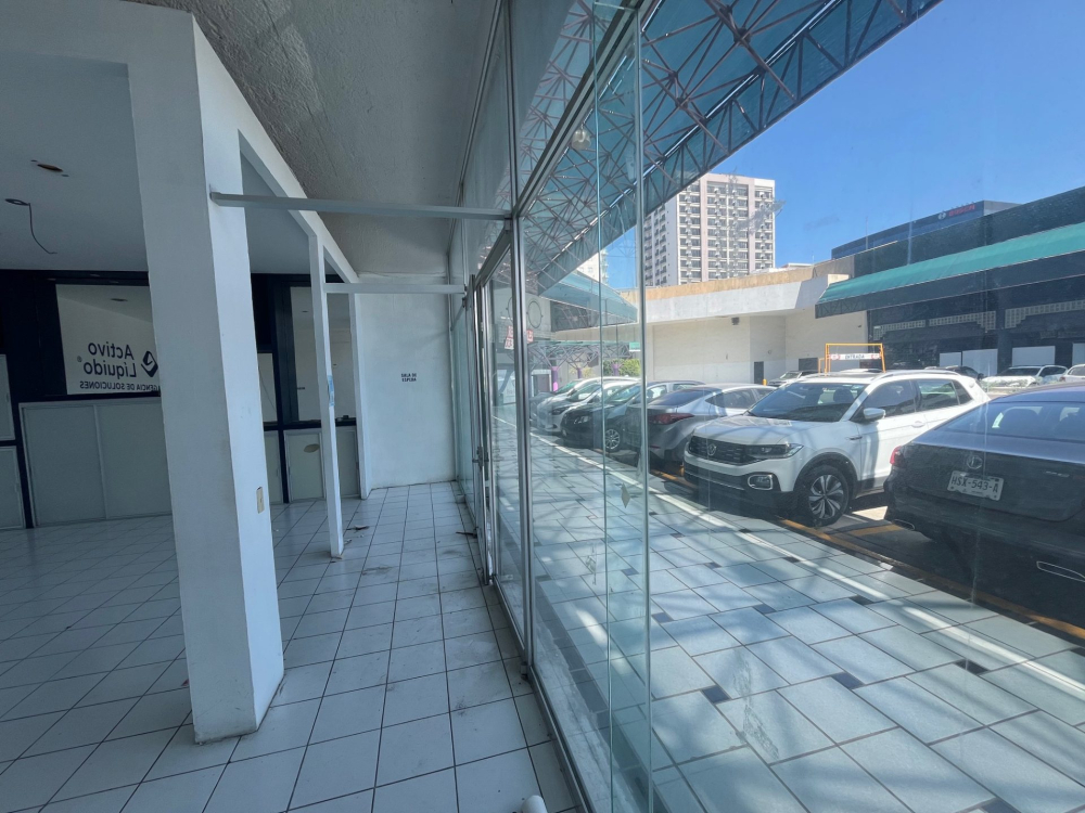 Local Comercial En Venta En Fraccionamiento Vallarta Poniente