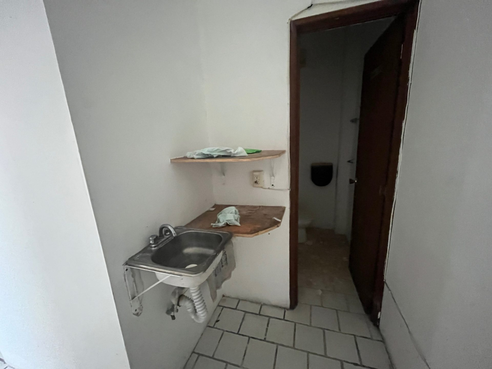 Local Comercial En Venta En Fraccionamiento Vallarta Poniente