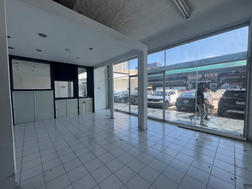 Local Comercial En Venta En Fraccionamiento Vallarta Poniente