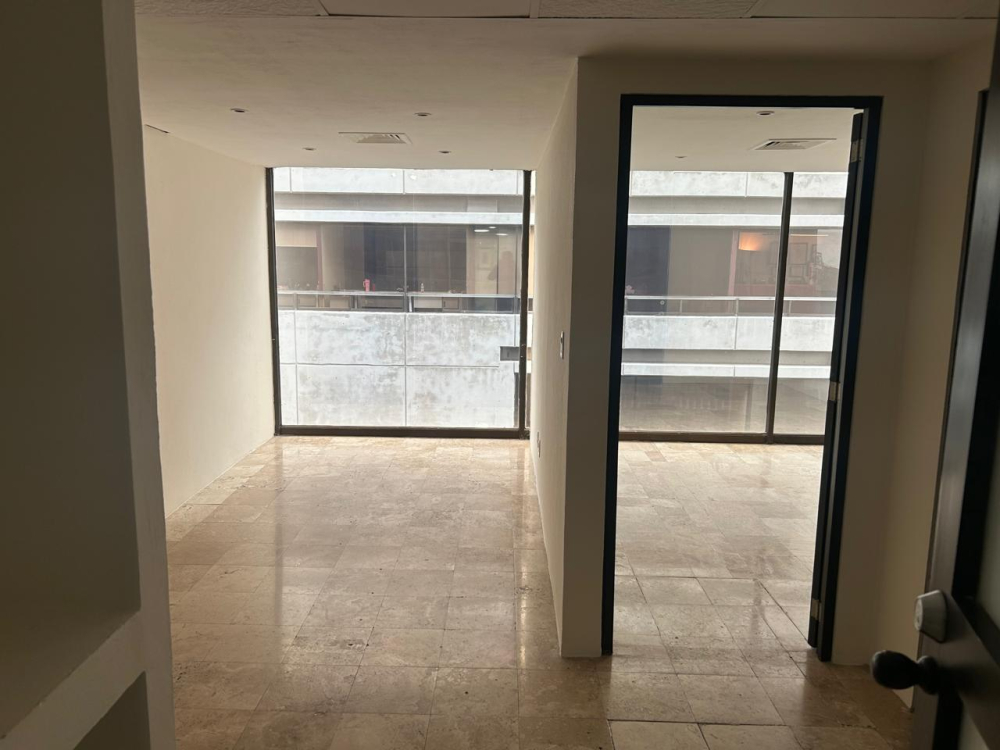 RENTA OFICINA BOSQUES DE LAS LOMAS 