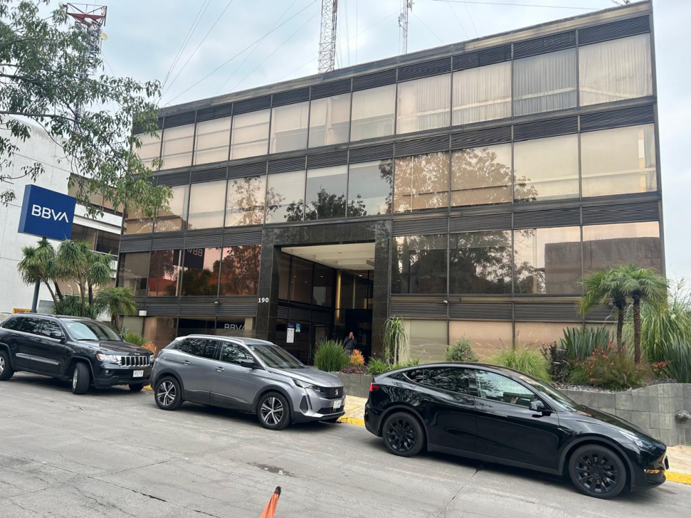RENTA OFICINA BOSQUES DE LAS LOMAS 