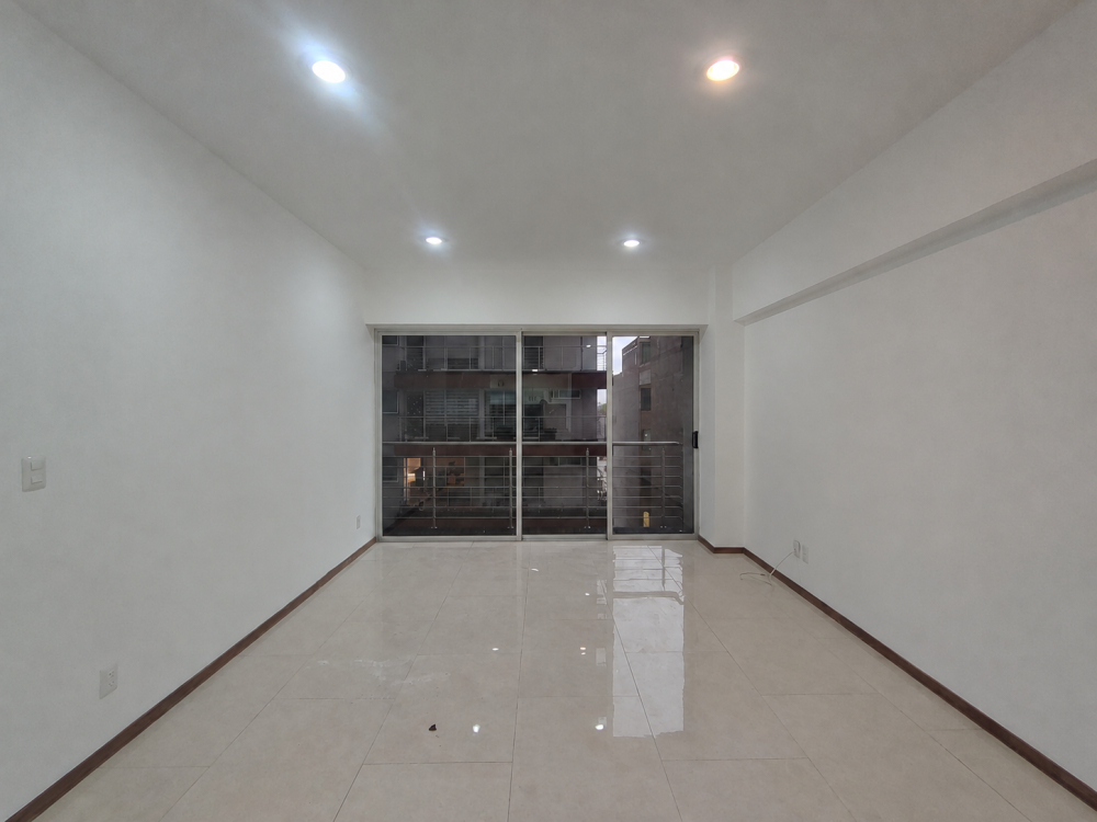 Venta Departamento En Grand Tower Del Valle, Piso 5 Interior