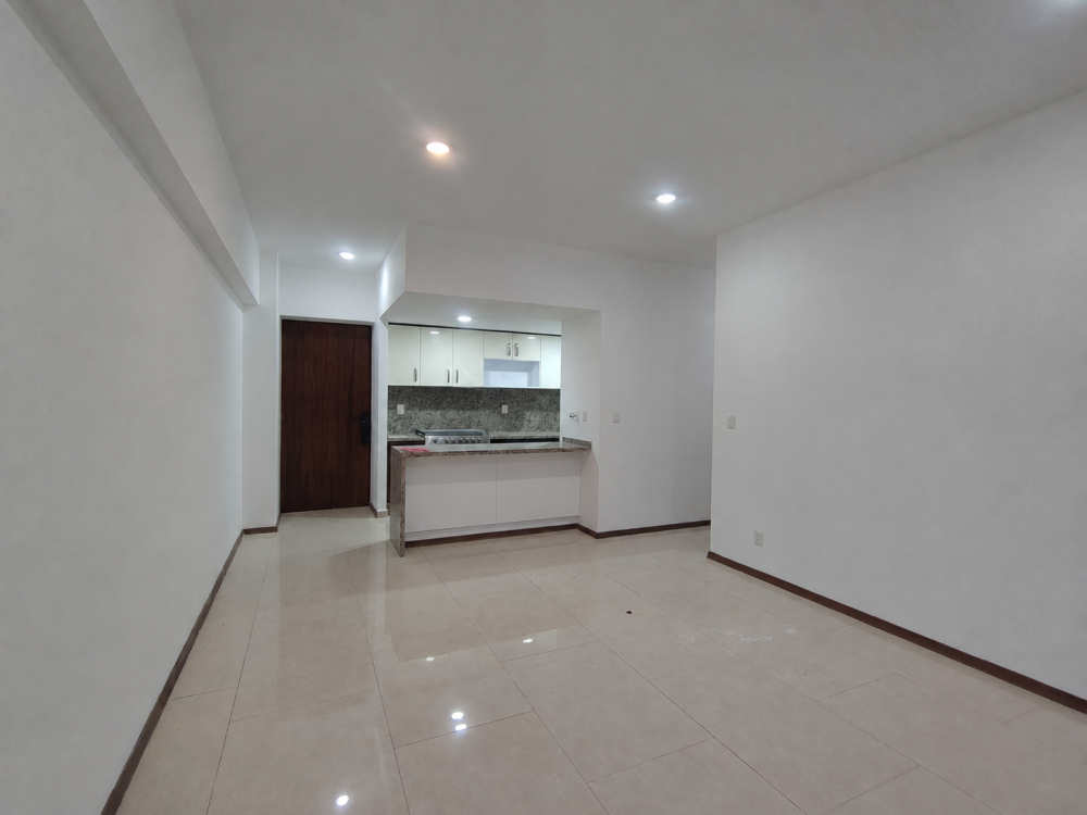Venta Departamento En Grand Tower Del Valle, Piso 5 Interior