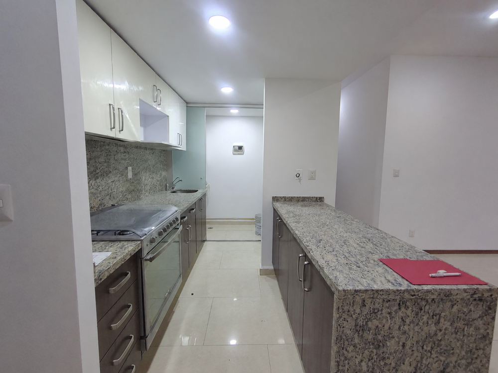 Venta Departamento En Grand Tower Del Valle, Piso 5 Interior