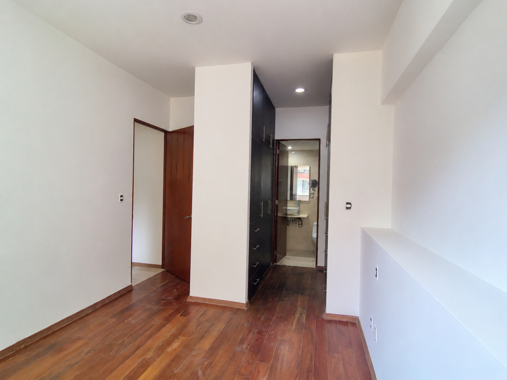 Venta Departamento En Grand Tower Del Valle, Piso 5 Interior