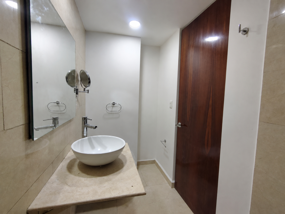 Venta Departamento En Grand Tower Del Valle, Piso 5 Interior