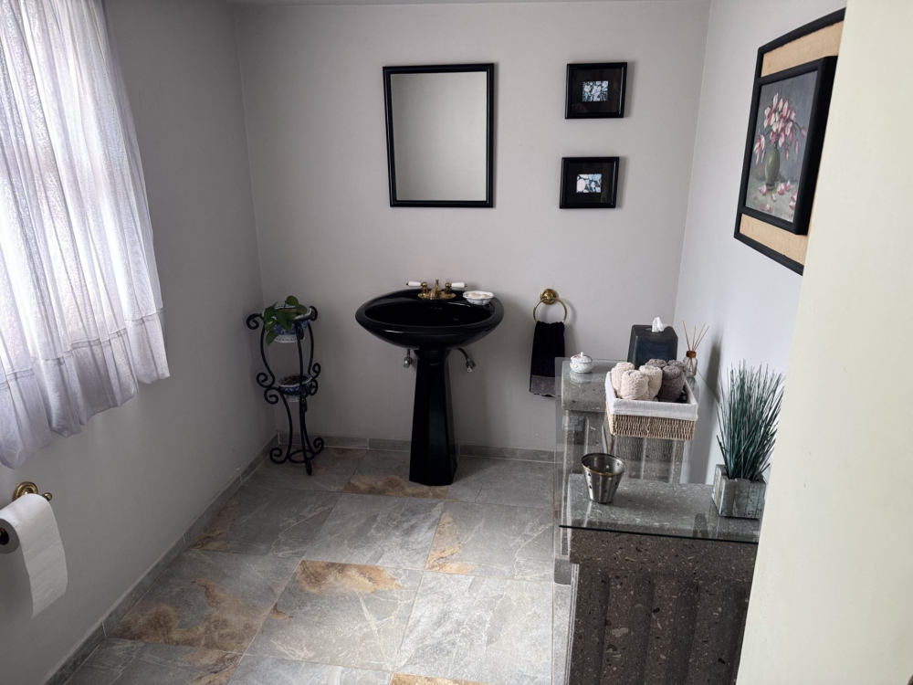excelente casa en venta para actualizar,  con opción a poner cada recámara con baño lomas  verdes