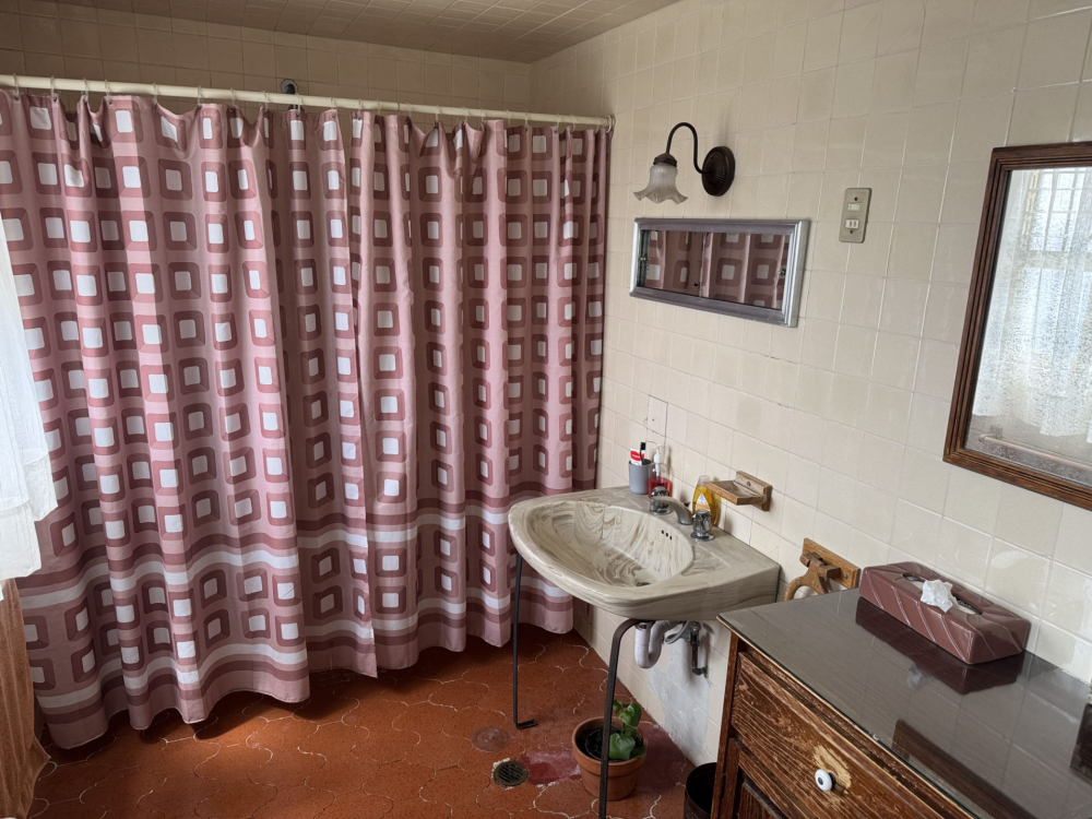 excelente casa en venta para actualizar,  con opción a poner cada recámara con baño lomas  verdes