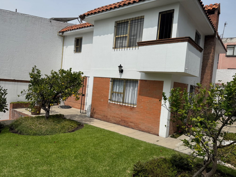 excelente casa en venta para actualizar,  con opción a poner cada recámara con baño lomas  verdes