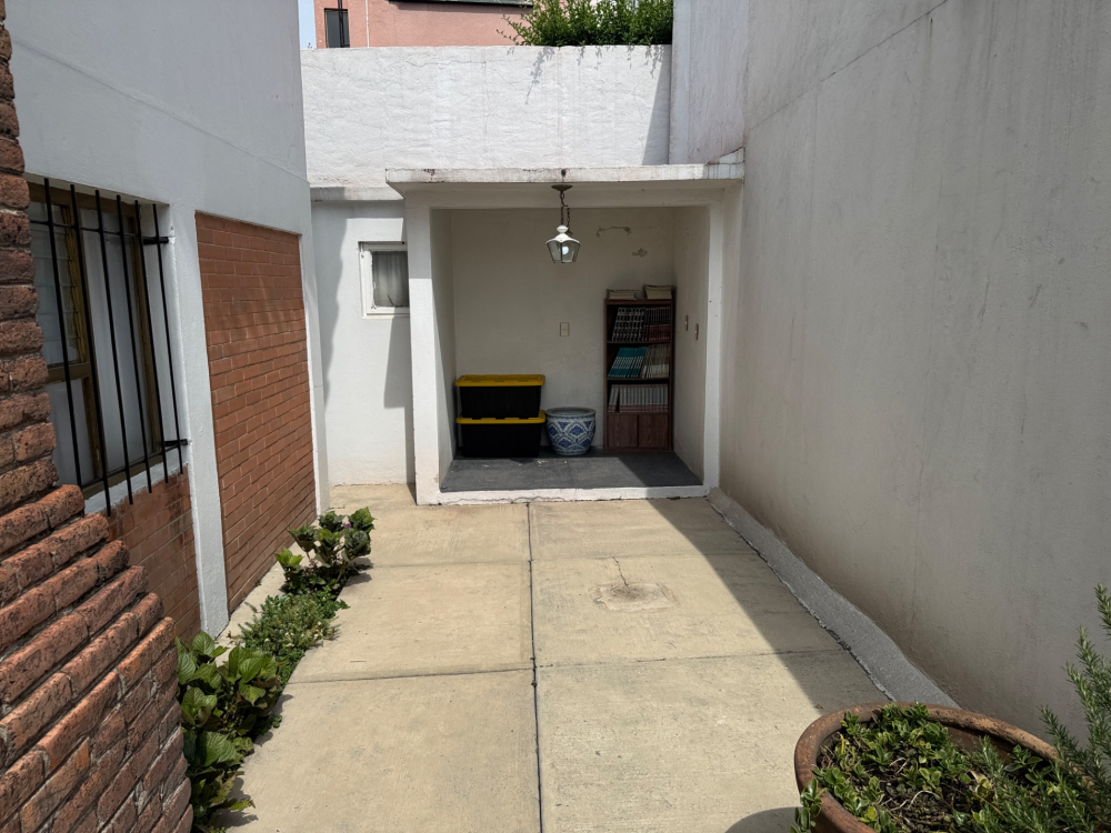 excelente casa en venta para actualizar,  con opción a poner cada recámara con baño lomas  verdes