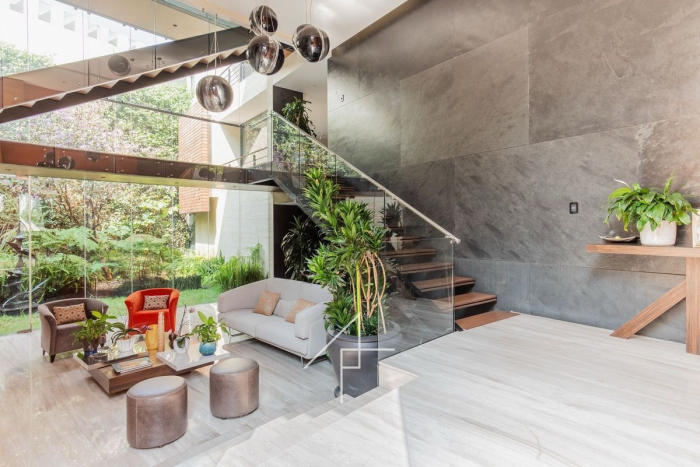 Espectacular Casa En Lomas De Chapultepec En Triángulo Dorado.