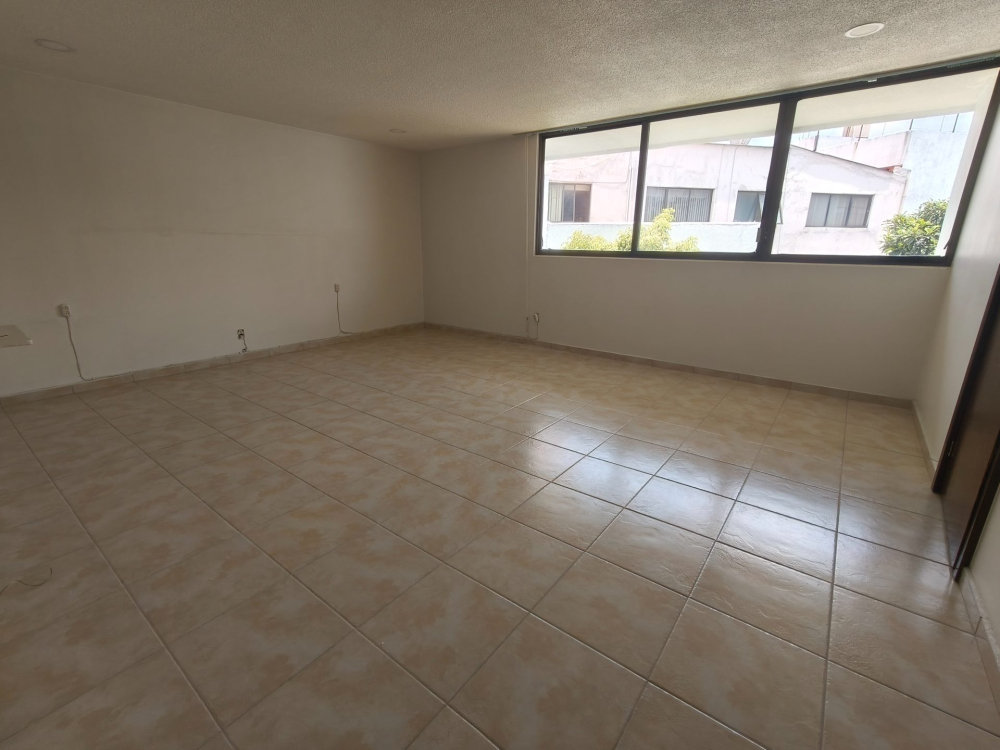 CASA EN RENTA SOBRE AVENIDA EN TECAMACHALCO A UNOS MINUTOS DE UNIVERSIDAD ANAHUAC