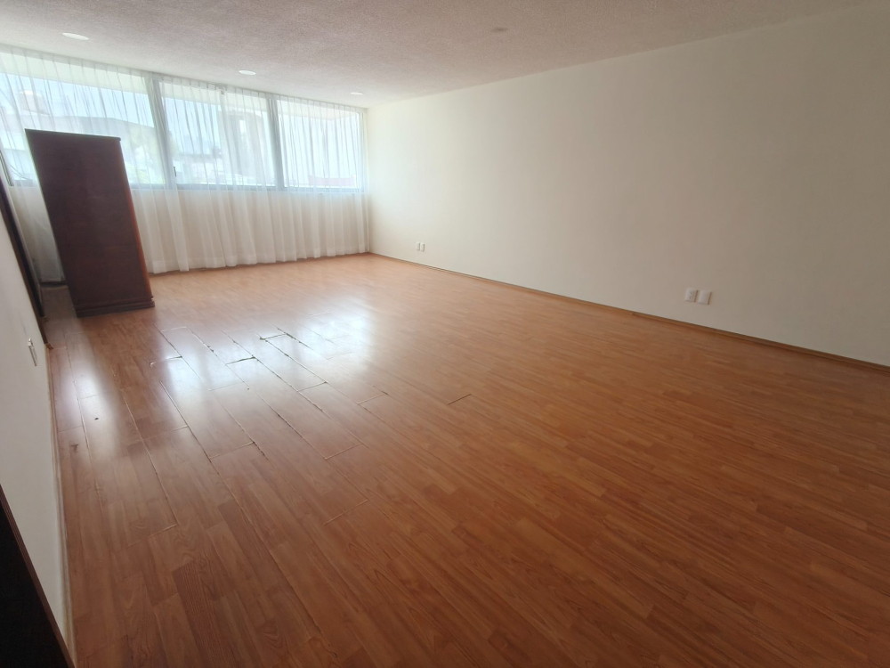 CASA EN RENTA SOBRE AVENIDA EN TECAMACHALCO A UNOS MINUTOS DE UNIVERSIDAD ANAHUAC