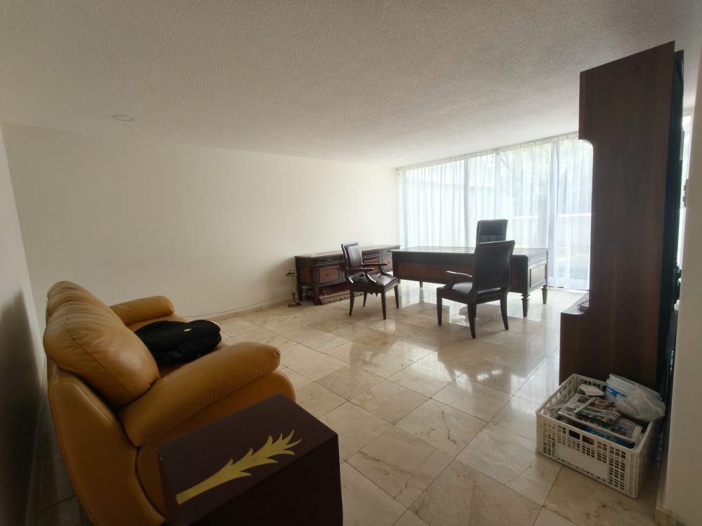 CASA EN RENTA SOBRE AVENIDA EN TECAMACHALCO A UNOS MINUTOS DE UNIVERSIDAD ANAHUAC