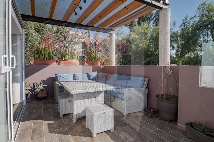 Casa En Renta En Cd. Satélite. En Cerrada. Remodelada. Doble Terraza