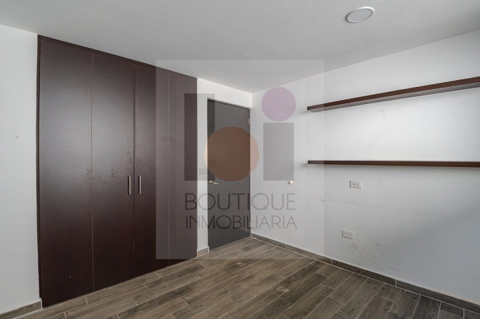 Casa En Renta En Cd. Satélite. En Cerrada. Remodelada. Doble Terraza