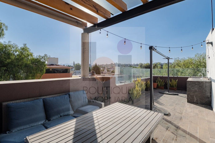 Casa En Renta En Cd. Satélite. En Cerrada. Remodelada. Doble Terraza