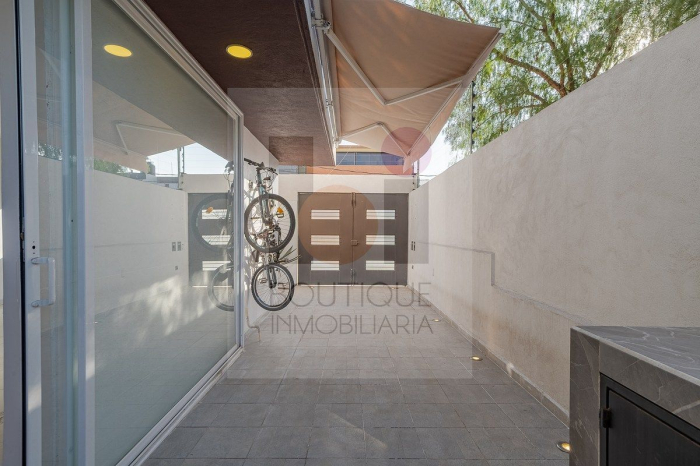 Casa En Renta En Cd. Satélite. En Cerrada. Remodelada. Doble Terraza