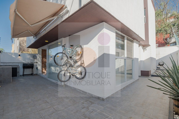 Casa En Renta En Cd. Satélite. En Cerrada. Remodelada. Doble Terraza
