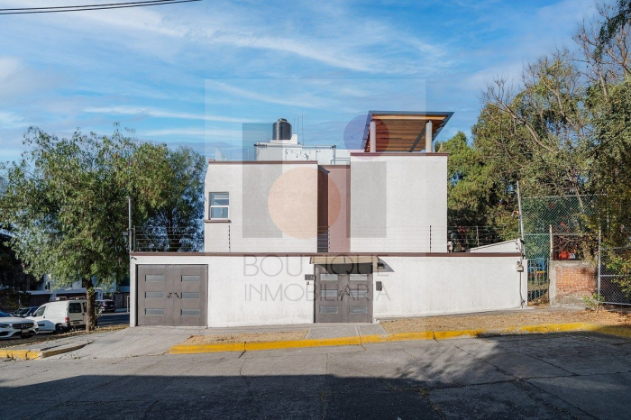 Casa En Renta En Cd. Satélite. En Cerrada. Remodelada. Doble Terraza