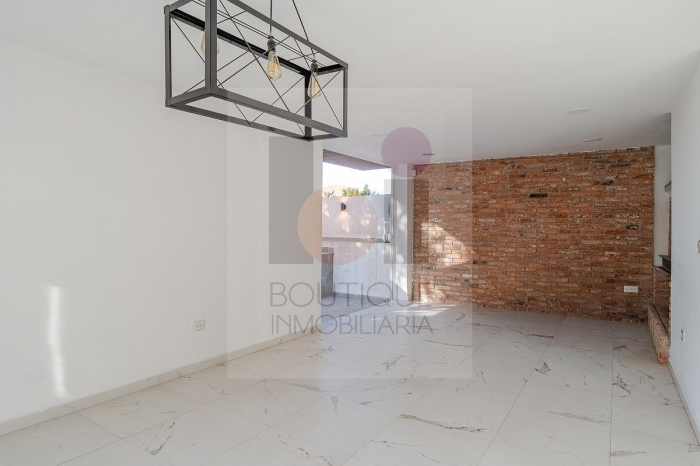 Casa En Renta En Cd. Satélite. En Cerrada. Remodelada. Doble Terraza