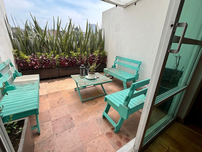 Departamento con terraza, en venta. Primer piso, Hacienda del Ciervo, Interlomas.