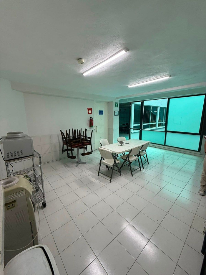 edificio corporativo con bodega independiente