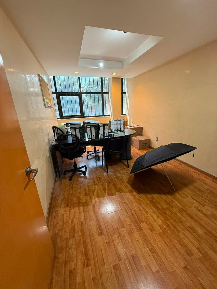 edificio corporativo con bodega independiente
