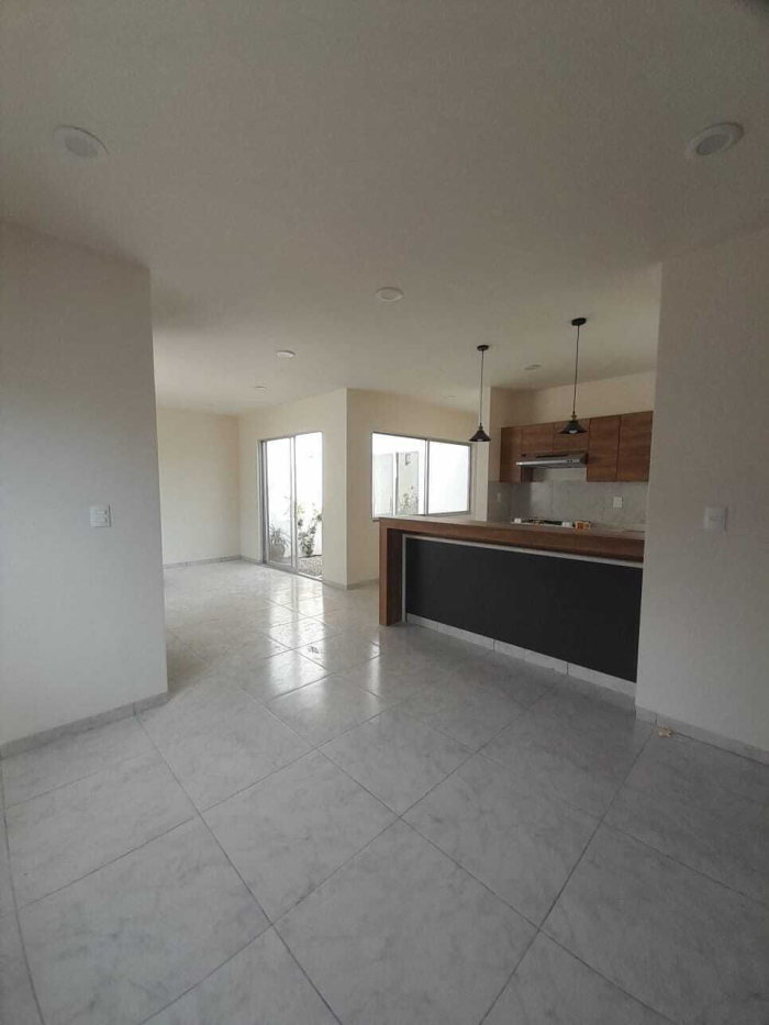 moderna casa en venta con espacios amplios y luminosos