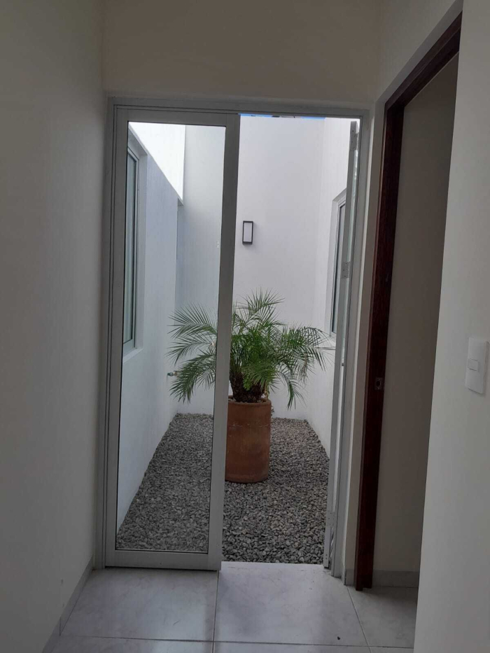 moderna casa en venta con espacios amplios y luminosos