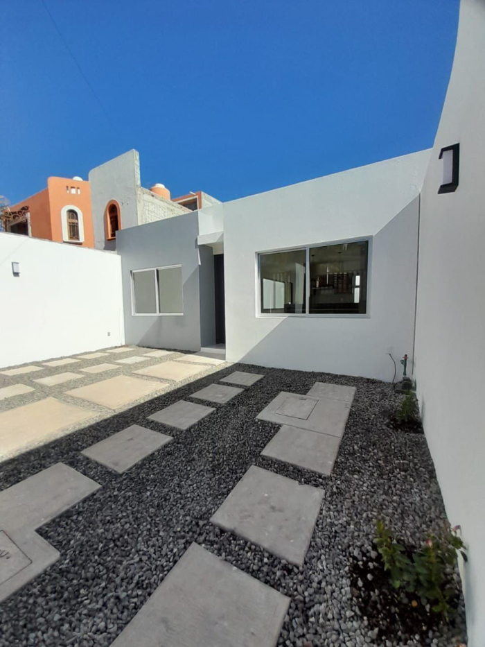 moderna casa en venta con espacios amplios y luminosos