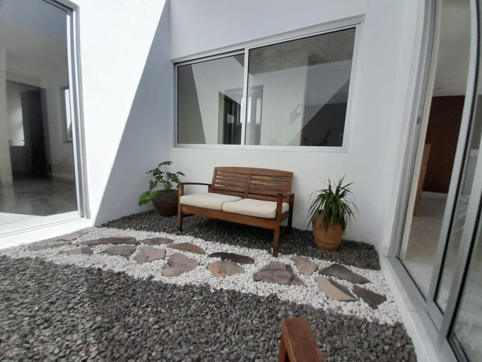 moderna casa en venta con espacios amplios y luminosos
