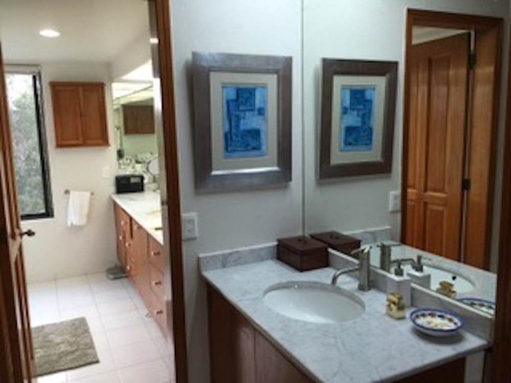 casa en venta en lomas santa fe en privada vigilada 24/7, con gran jardin 